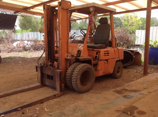 ขายรถโฟคลิฟส์ komathu 2.5t