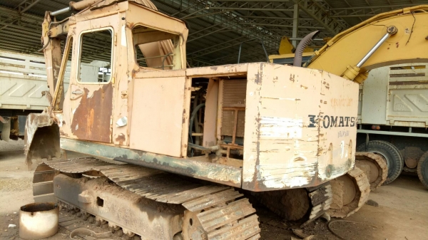 ขายด่วน KOMATSU PC120-1 สภาพสวยรถเก่าเก็บ ไม่ได้ใช้งาน เครื่องปั้มดี ตัวเดินสวย โซ่ช่วงล่างพร้อมใช้งาน เอกสารสัญญาซื้อขาย