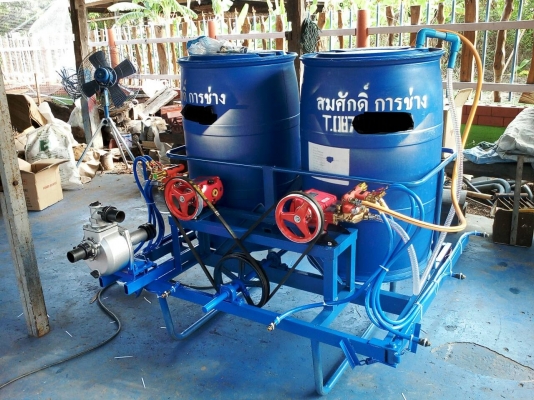 เครื่องพ่นยา พ่วงรถไถนั้งขับ  พร้อมใช้งาน  (  ของใหม่หมด )   มีใบรับรองลิขสิทธิ์ ถูกต้องคับ ราคา พร้อมใช้งาน    30000  บาทคับ   วันทูคอล 098 668-3479 dtac 094 283-9369 สิทธิ์ คับ