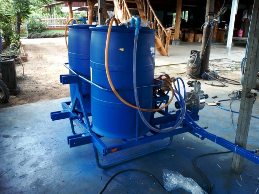 เครื่องพ่นยา พ่วงรถไถนั้งขับ  พร้อมใช้งาน  (  ของใหม่หมด )   มีใบรับรองลิขสิทธิ์ ถูกต้องคับ ราคา พร้อมใช้งาน    30000  บาทคับ   วันทูคอล 098 668-3479 dtac 094 283-9369 สิทธิ์ คับ