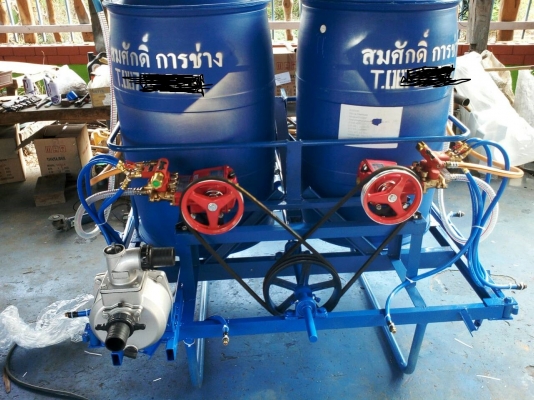 เครื่องพ่นยา พ่วงรถไถนั้งขับ  พร้อมใช้งาน  (  ของใหม่หมด )   มีใบรับรองลิขสิทธิ์ ถูกต้องคับ ราคา พร้อมใช้งาน    30000  บาทคับ   วันทูคอล 098 668-3479 dtac 094 283-9369 สิทธิ์ คับ