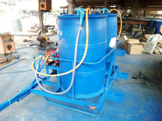 เครื่องพ่นยา พ่วงรถไถนั้งขับ  พร้อมใช้งาน  (  ของใหม่หมด )   มีใบรับรองลิขสิทธิ์ ถูกต้องคับ ราคา พร้อมใช้งาน    30000  บาทคับ   วันทูคอล 098 668-3479 dtac 094 283-9369 สิทธิ์ คับ