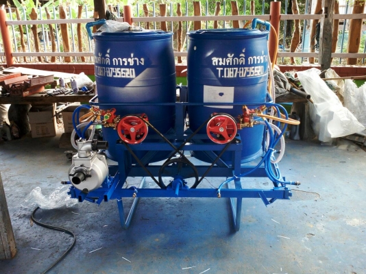 เครื่องพ่นยา พ่วงรถไถนั้งขับ  พร้อมใช้งาน  (  ของใหม่หมด )   มีใบรับรองลิขสิทธิ์ ถูกต้องคับ ราคา พร้อมใช้งาน    30000  บาทคับ   วันทูคอล 098 668-3479 dtac 094 283-9369 สิทธิ์ คับ