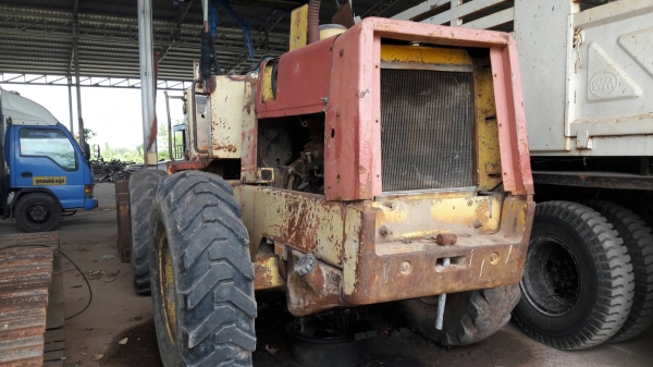 ขายด่วน รถตัก KOMATSU 515 รถพร้อมใช้งาน ยางพร้อมใช้ เอกสารสัญญาซื้อขาย
