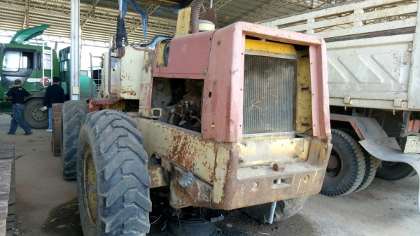 ขายด่วน รถตัก KOMATSU 515 รถพร้อมใช้งาน ยางพร้อมใช้ เอกสารสัญญาซื้อขาย
