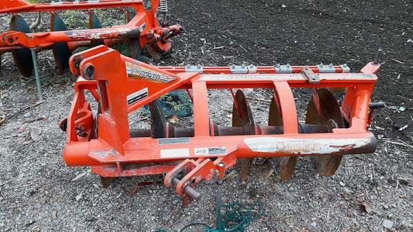 KUBOTA  L 4708 SP (4WD)  2 เพลา   สภาพใหม่สวยๆ   ชั่วโมงใช้   งานน้อย  สีเดิมทั้งคัน  พร้อมชุดใบมีดดันหน้า  ผาน6X24