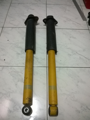 ขายโช็คอัพหลังBILSTEINกระบอกเหลือง ถอดออกจากe30 1คู่ สภาพดีราคา3500 โทร0924462525โส กทม
