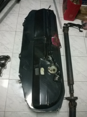 ขายถังนำมัน bmw e30 สภาพดี ไม่ผุราคา2000 โทร0924462525โส กทม