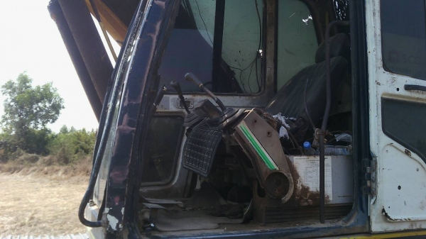 ขายด่วน  เครื่องจักรกลหนัก  แบคโฮ  Kobelco  Yno8  sk200  ปี49    ขายดาว  300,000