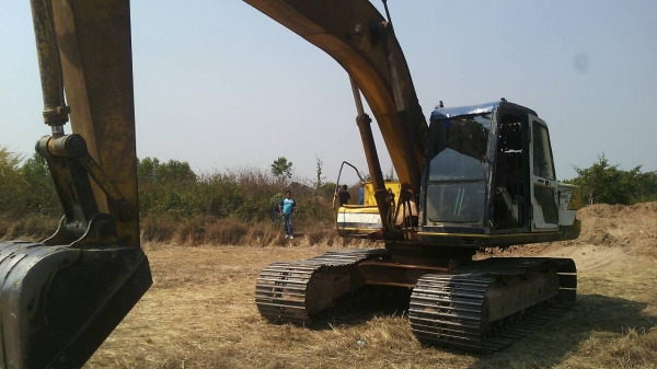 ขายด่วน  เครื่องจักรกลหนัก  แบคโฮ  Kobelco  Yno8  sk200  ปี49    ขายดาว  300,000