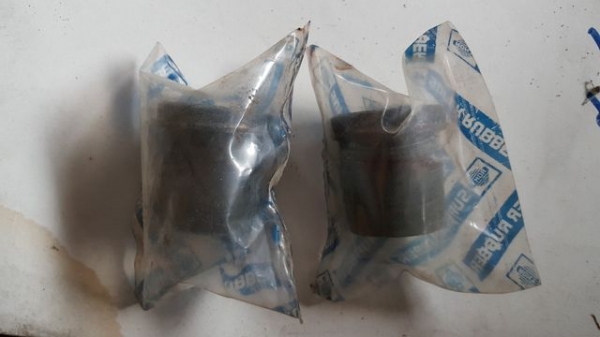 ยางหูแหนบ (super rubber) b.1600