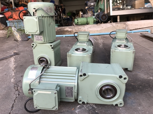 ขายมอเตอร์เกียร์ Hypoid Tsubaki 1HP. 380V made in Japan อัตราทด 1:15 มีระบบเบรคในตัว เพลาออกประมาณ 100 รอบต่อนาที สภาพสวยเดิมๆ วิ่งนิ่ม พร้อมใช้งาน มี 4ตัวครับ ขายมอเตอร์เกียร์ Hypoid Tsubaki 1HP. 380V made in Japan อัตราทด 1:15 มีระบบเบรคในตัว เพลาออกประมาณ 100 รอบต่อนาที สภาพสวยเดิมๆ วิ่งนิ่ม พร้อมใช้งาน มี 4ตัวครับ