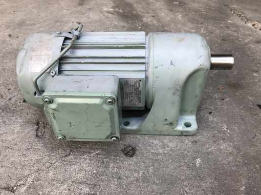 ขายมอเตอร์เกียร์ Tsubaki 0.2kw. 380V made in Japan อัตราทด 1:40 มีระบบเบรคในตัว เพลาออก 37.5 รอบต่อนาที สภาพสวยเดิมๆ วิ่งนิ่ม พร้อมใช้งาน
