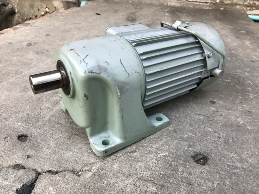 ขายมอเตอร์เกียร์ Tsubaki 0.2kw. 380V made in Japan อัตราทด 1:40 มีระบบเบรคในตัว เพลาออก 37.5 รอบต่อนาที สภาพสวยเดิมๆ วิ่งนิ่ม พร้อมใช้งาน ขายมอเตอร์เกียร์ Tsubaki 0.2kw. 380V made in Japan อัตราทด 1:40 มีระบบเบรคในตัว เพลาออก 37.5 รอบต่อนาที สภาพสวยเดิมๆ วิ่งนิ่ม พร้อมใช้งาน