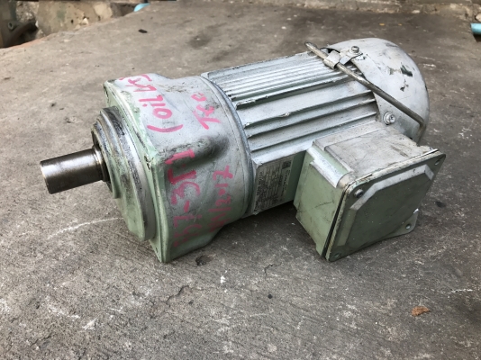 ขายมอเตอร์เกียร์ Tsubaki 0.2kw. 380V made in Japan แบบเพลาคว่ำ อัตราทด 1:40 เพลาออก 37.5 รอบต่อนาที สภาพสวยเดิมๆ วิ่งนิ่ม พร้อมใช้งาน