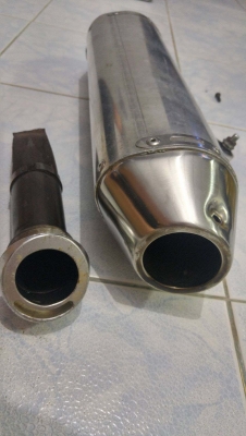 ท่อสลิปออน Yoshimura U.S.A .แท้ๆ สวยๆ สำหรับ 400 cc.ขึ้นไป ไม่เคยใช้ในไทยครับ