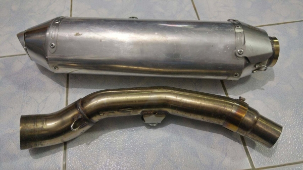 ท่อสลิปออน Yoshimura U.S.A .แท้ๆ สวยๆ สำหรับ 400 cc.ขึ้นไป ไม่เคยใช้ในไทยครับ