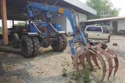 ขาย 395,000 บาท รถคีบอ้อย 6 ล้อ เครื่อง ISUZU 6BB1 145 แรงม้า ปั้มดี รถใช้งานคล่องตัว ราคาต่อรองได้ครับ  รถอยู่ จ.อุดรธานี โทร&amp;ไอดีไลน์ 0610710295