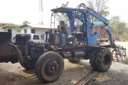 ขาย 395,000 บาท รถคีบอ้อย 6 ล้อ เครื่อง ISUZU 6BB1 145 แรงม้า ปั้มดี รถใช้งานคล่องตัว ราคาต่อรองได้ครับ  รถอยู่ จ.อุดรธานี โทร&amp;ไอดีไลน์ 0610710295