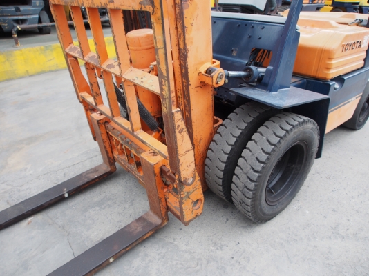 TOYOTA 5FD30 เครื่องดีเซล เกียร์ธรรมดา เสาสูง4เมตร งาเท สนใจติดต่อ083-062-0223(ปอน) TOYOTA 5FD30 เครื่องดีเซล เกียร์ธรรมดา เสาสูง4เมตร งาเท สนใจติดต่อ083-062-0223(ปอน)