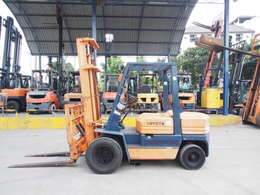 TOYOTA 5FD30 เครื่องดีเซล เกียร์ธรรมดา เสาสูง4เมตร งาเท สนใจติดต่อ083-062-0223(ปอน)