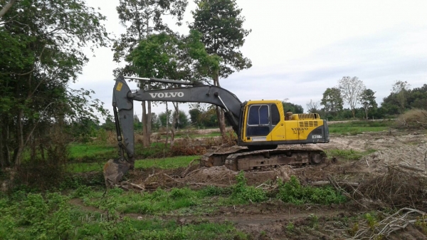 รถแบคโฮ volvoรุ่น210 ระยะการใช้งาน 5-6ปี รถแบคโฮ volvoรุ่น210 ระยะการใช้งาน 5-6ปี