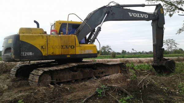 รถแบคโฮ volvoรุ่น210 ระยะการใช้งาน 5-6ปี