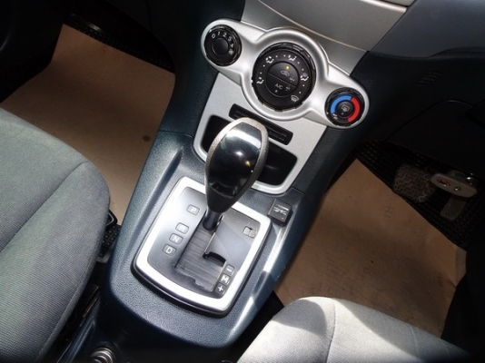 FORD FIESTA 1.4 5DR AT ปี 2012