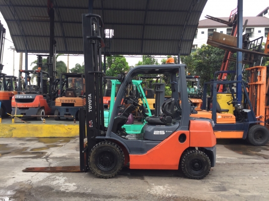 TOYOTA 8FG25 เครื่องเบนซิล+แก๊ส2ระบบ เกียร์ออโต้ เสาสูง5เมตร สนใจติดต่อ083-062-0223(ปอน)