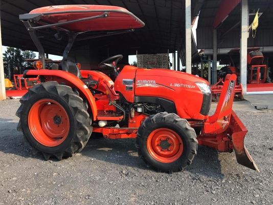 L3608Sp4WD2เพลา ใช้งาน 500 ชั่วโมง สภาพสวยพร้อมใช้ค่ะ พร้อมอุปกรณ์ ใบมีดหน้าและผานพรวน ราคา 368,000 บาท #พร้อมส่งฟรีถึงบ้าน โทรสอบถามได้เลยค่ะ 081-9136451 ขอดูรูปทาง Line:Bow6451  เครื่องดี เกียร์ดี ยางดีทั้ง 4 เส้น ตรวจเชคเรียบร้อยค่ะ เล่มทะเบียนพร้อม