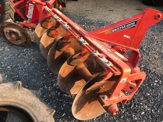 L3608Sp4WD2เพลา ใช้งาน 500 ชั่วโมง สภาพสวยพร้อมใช้ค่ะ พร้อมอุปกรณ์ ใบมีดหน้าและผานพรวน ราคา 368,000 บาท #พร้อมส่งฟรีถึงบ้าน โทรสอบถามได้เลยค่ะ 081-9136451 ขอดูรูปทาง Line:Bow6451  เครื่องดี เกียร์ดี ยางดีทั้ง 4 เส้น ตรวจเชคเรียบร้อยค่ะ เล่มทะเบียนพร้อม