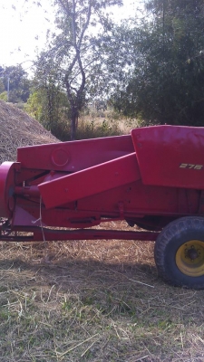 เครื่องอัดฟาง นิวฮอลแลนด์ 276