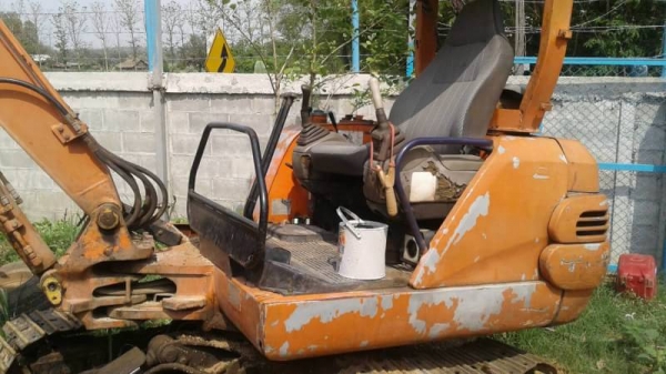 ขาย 195,000 HITACHI EX 30-3  เครื่องดี ปั้มแรง โช่(เปลียนใหม่ 2 ข้าง )  เอกสารชื้อขาย รถอยู่ จ. ร้อยเอ็ด  090-772-3710 090-772-3708