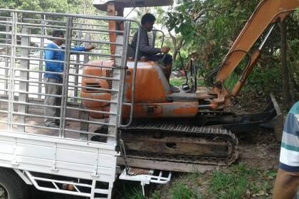 ขาย 195,000 HITACHI EX 30-3  เครื่องดี ปั้มแรง โช่(เปลียนใหม่ 2 ข้าง )  เอกสารชื้อขาย รถอยู่ จ. ร้อยเอ็ด  090-772-3710 090-772-3708