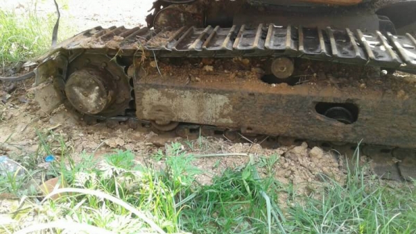 ขาย 195,000 HITACHI EX 30-3  เครื่องดี ปั้มแรง โช่(เปลียนใหม่ 2 ข้าง )  เอกสารชื้อขาย รถอยู่ จ. ร้อยเอ็ด  090-772-3710 090-772-3708