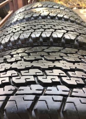 ยาง Bridgestone 205 R16 ปี15 ดอกเต็ม ไม่มีปะ ใช้ยาว ราคาไม่แพง