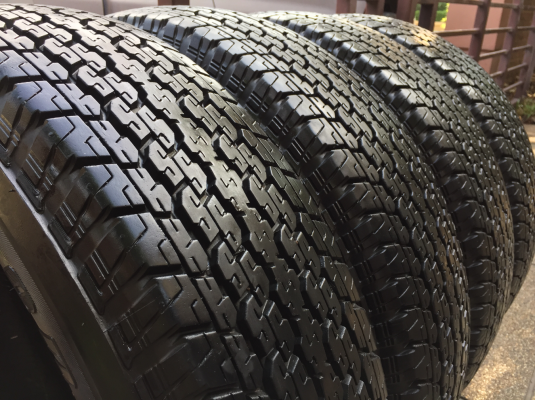 ยาง Bridgestone 205 R16 ปี15 ดอกเต็ม ไม่มีปะ ใช้ยาว ราคาไม่แพง