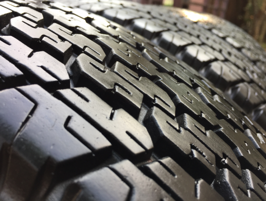 ยาง Bridgestone 205 R16 ปี15 ดอกเต็ม ไม่มีปะ ใช้ยาว ราคาไม่แพง