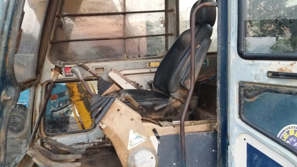 sk120-3โซ่ใหม่ช่วงล่างเต็ม บุ้งกี๋ใหม่ เอวแน่น แอร์ครบ ระบบดี