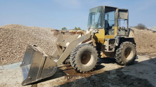 ขาย รถตัก KOMATSU WA100-3E Serial 63187 รถออกห้างมือเดียว ระบบไฟครบ เครื่องดี ปั้มดี ทำงานคล่องตัว เอกสารใบอินวอยซ์ ราคาต่อรองได้ครับ