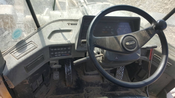 ขาย รถตัก KOMATSU WA100-3E Serial 63187 รถออกห้างมือเดียว ระบบไฟครบ เครื่องดี ปั้มดี ทำงานคล่องตัว เอกสารใบอินวอยซ์ ราคาต่อรองได้ครับ