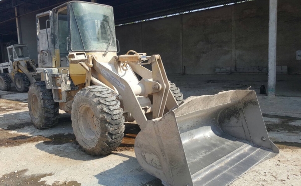 ขาย รถตัก KOMATSU WA100-3E Serial 63187 รถออกห้างมือเดียว ระบบไฟครบ เครื่องดี ปั้มดี ทำงานคล่องตัว เอกสารใบอินวอยซ์ ราคาต่อรองได้ครับ