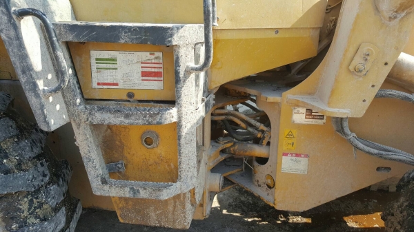ขาย รถตัก KOMATSU WA100-3E Serial 63187 รถออกห้างมือเดียว ระบบไฟครบ เครื่องดี ปั้มดี ทำงานคล่องตัว เอกสารใบอินวอยซ์ ราคาต่อรองได้ครับ