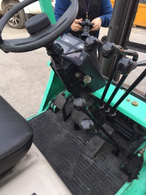 MITSUBISHI FG15 เครื่องเบนซิล เกียร์ธรรมดา เสาสูง3เมตร แผงงาสไลด์ สนใจติดต่อ083-062-0223(ปอน) MITSUBISHI FG15 เครื่องเบนซิล เกียร์ธรรมดา เสาสูง3เมตร แผงงาสไลด์ สนใจติดต่อ083-062-0223(ปอน)