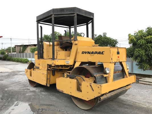 ขายรถบด10ตันDYNAPACรุ่นCC41รถนอกนำเข้า ไม่เคยใช้งานในไทย มีเอกสารพร้อมหน้าเหล็กหลังเหล็ก  บดอัดสั่นสเทือนได้ทั้ง2ล้อ เอวออ่น  เครื่องยนต์ดีเซล4สูบ สภาพดีพร้อมใช้งานมีให้เลือกหลายคันหลายขนาด
