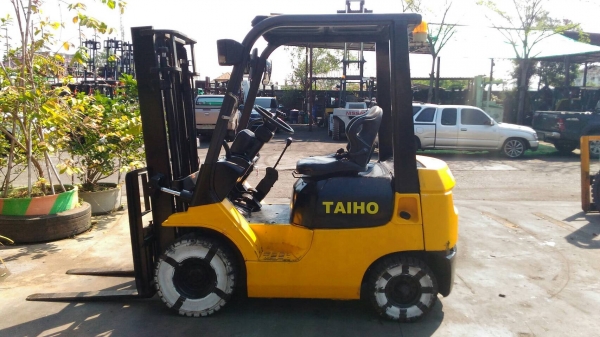 รถยกโตโยต้ารุ่น 7 ยก 1.5 ตัน เสาสูง 3 เมตร เกียร์ธรรมดา เครื่องดีเซล