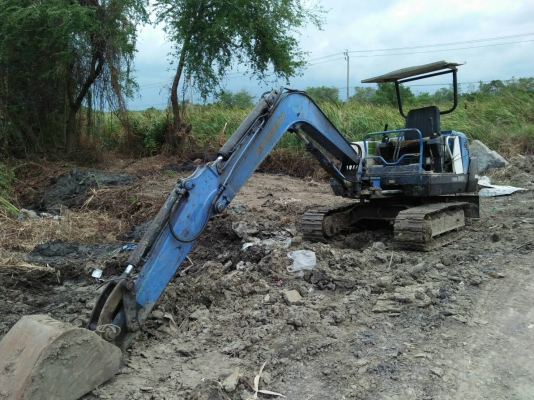 ต้องการขายรถแบคโฮพีซี35กระบอกดำเครื่่องเปลี่ยนมาให่มสนใจติดต่อด่วน