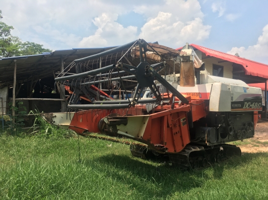 ขายรถเกี่ยวข้าว DC 68G