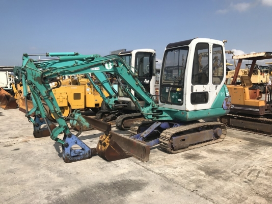 Komatsu PC20-7E ตู้เก๋ง + หัวกระแทกและบุ้งกี๋จากญี่ปุ่น