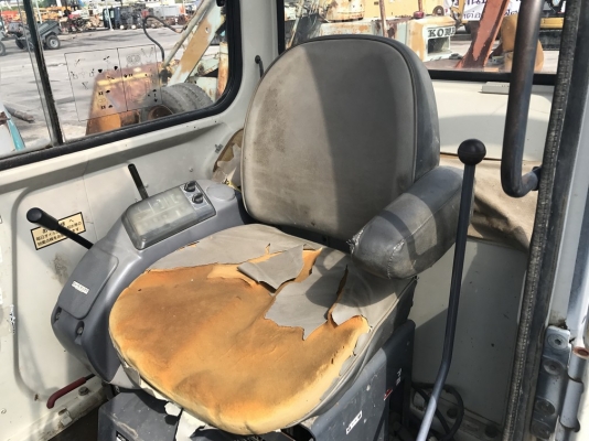 Komatsu PC20-7E ตู้เก๋ง + หัวกระแทกและบุ้งกี๋จากญี่ปุ่น